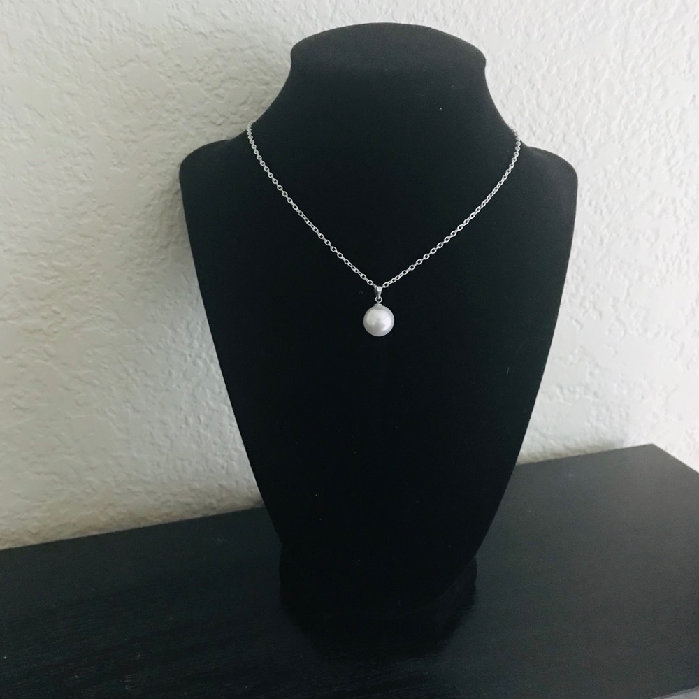 Simple silver pearl necklace